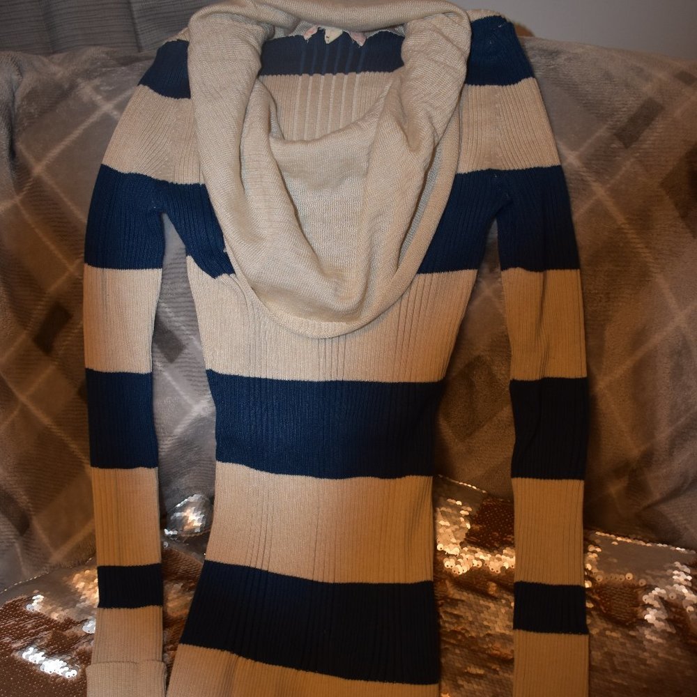 Fitted thin Sweater